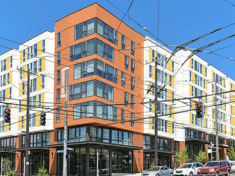 Mt Baker The Maddux Apartments — Photo 29