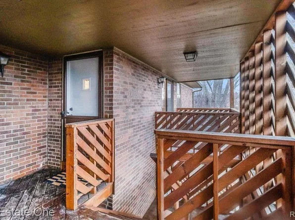 16556 Clarkson Dr, Fraser, MI 48026