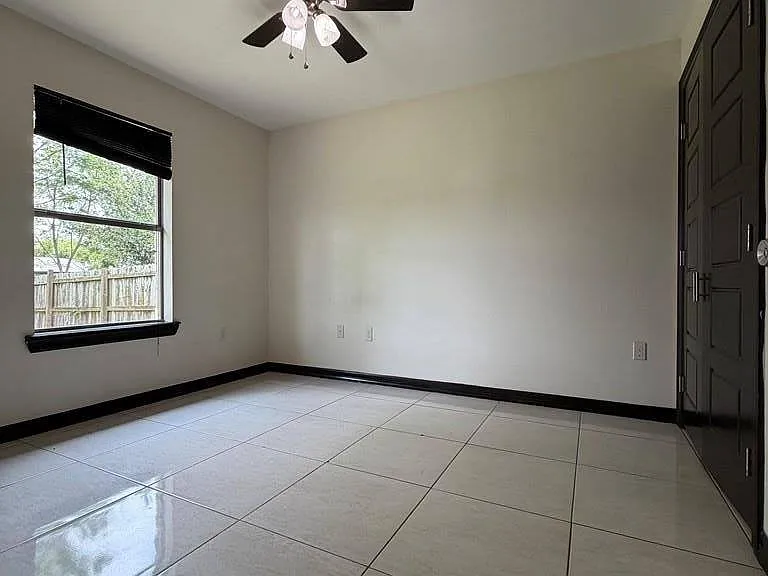 4712 Espinosa — Photo 7