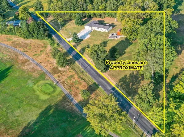 1469 N Carlyle Rd, Vandalia, IL 62471