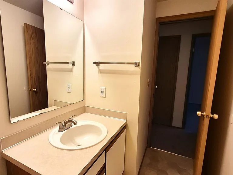 9006 Main St E — Photo 21