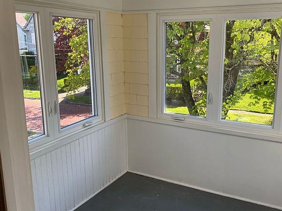 2nd image of 319 Stowe St #2