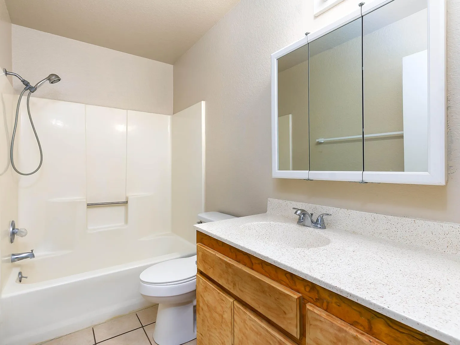 2 bed, 850 sqft, $1,950 — Photo 2