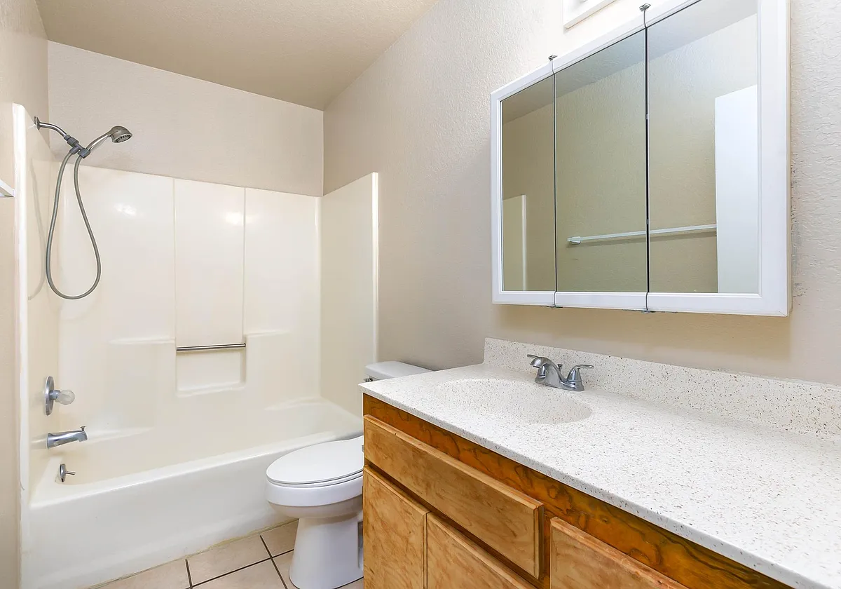 Building Photo - 550 E Avenue H14 #3