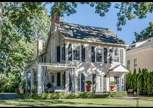 102 Lake Dr Photo 1
