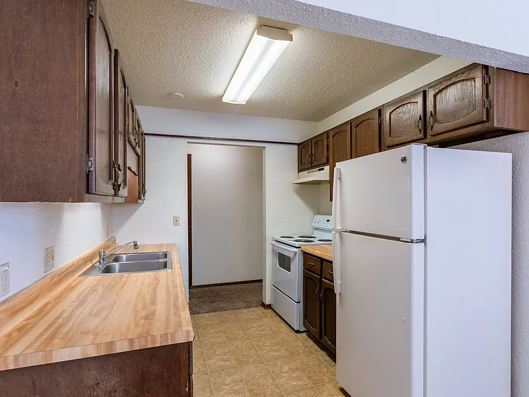 Fargo, ND Plumtree Apartments | Kitchen