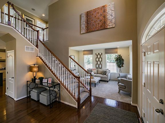 Foyer - 1090 Westminster Drive