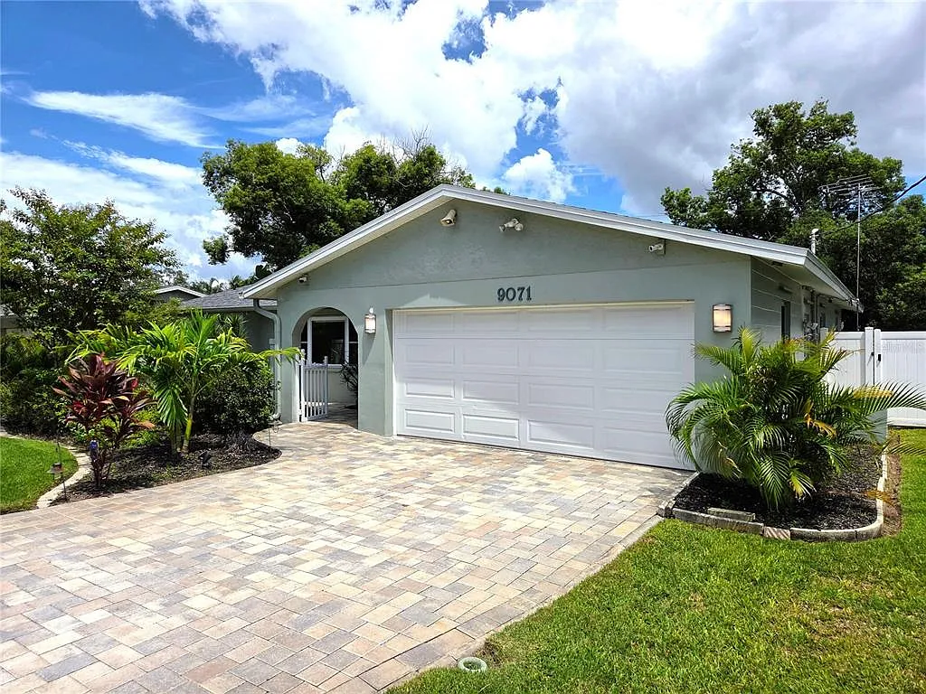 3 bed, 2.0 bath, 1532 sqft, $2,900 — Photo 2