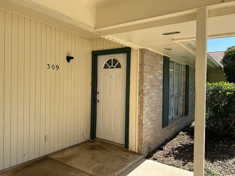 309 Briarwood Dr #309 — Photo 2