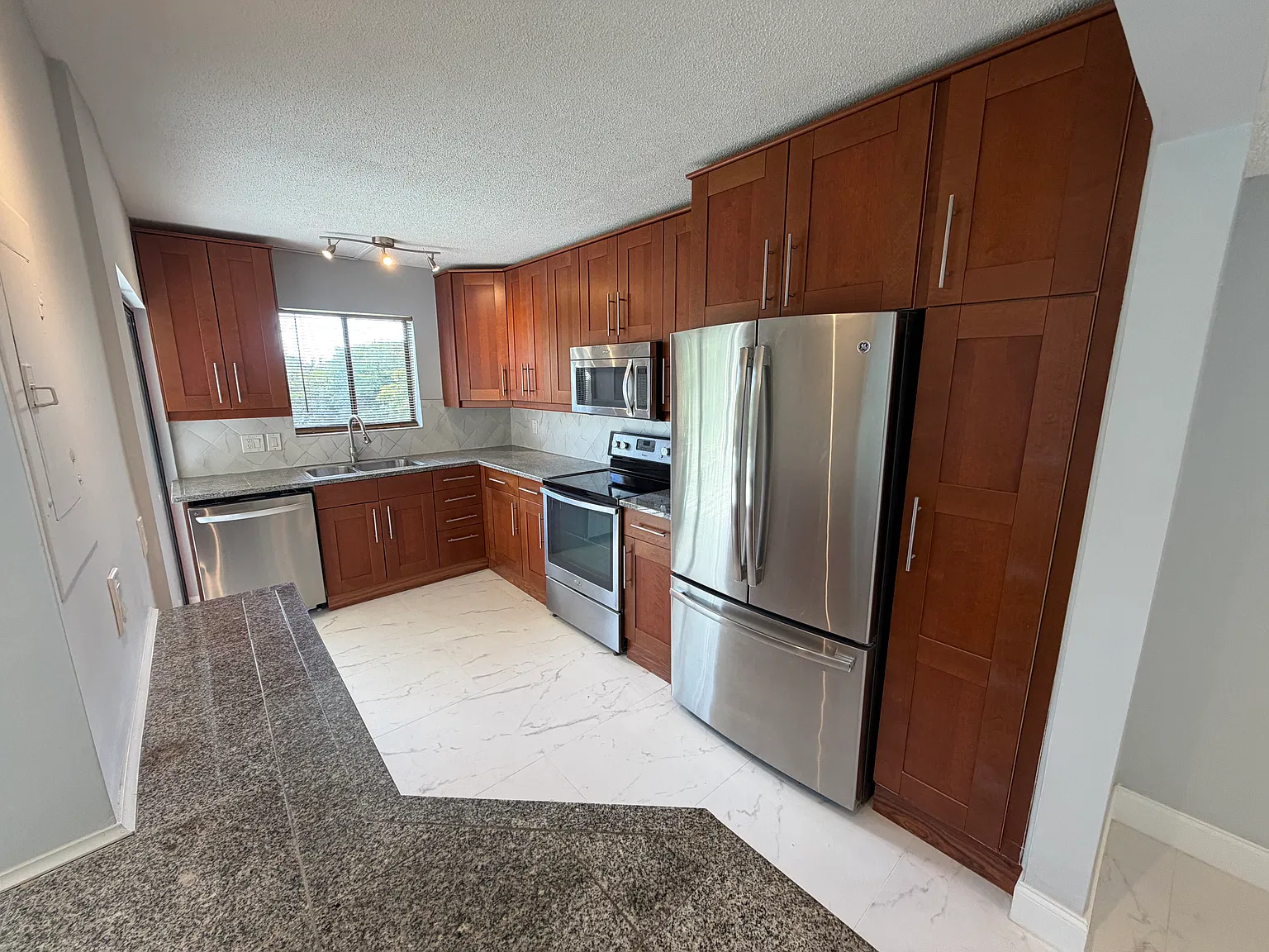 2 bed, 1130 sqft, $2,300 — Photo 1