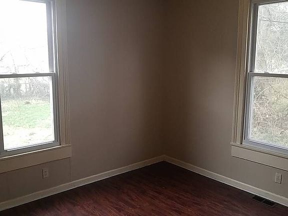 2nd image of 228 Hawthorne Ave APT B