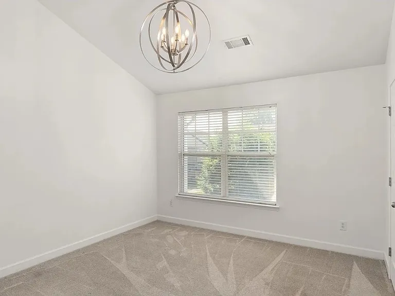 809 Benton Ave — Photo 8