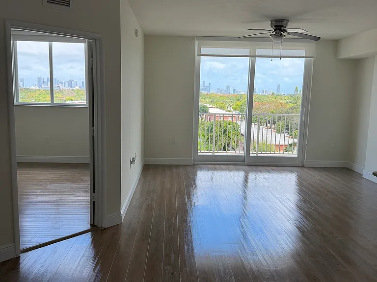 983 SW 37th Ave #607 — Photo 3
