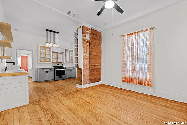 2 bed, 1.0 bath, 732 sqft, $1,400 — Photo 3