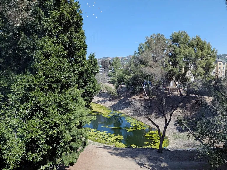 660 E Workman St — Photo 37