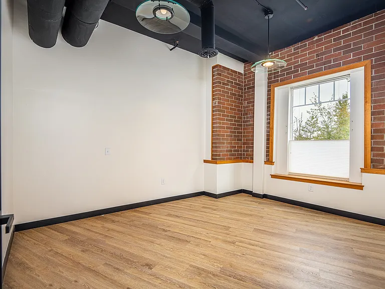 1497-1549 NE Market Dr — Photo 12