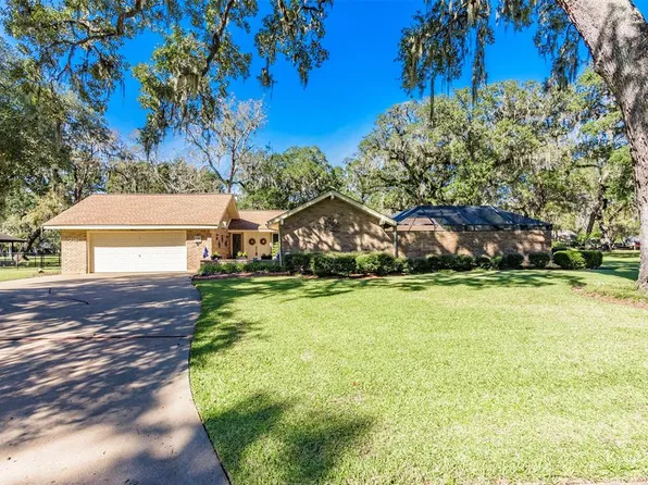 218 Woodhaven Dr, West Columbia, TX 77486