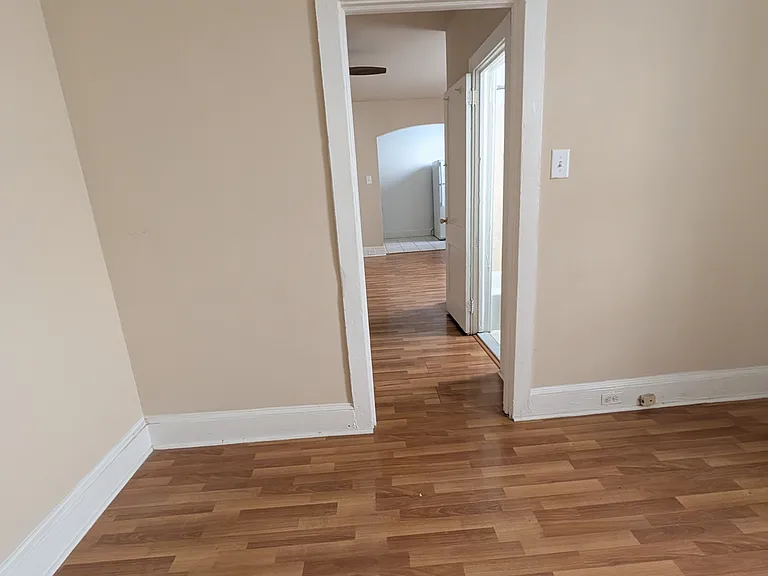 Kings Manor Apartments — Photo 27