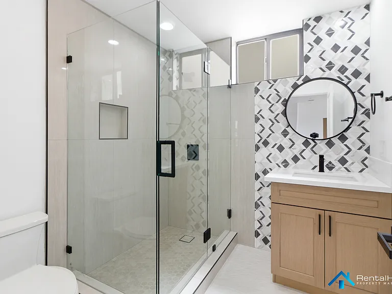326 1/2 N La Fayette Park Pl — Photo 7