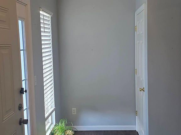 3rd image of 551 Sioux Ln