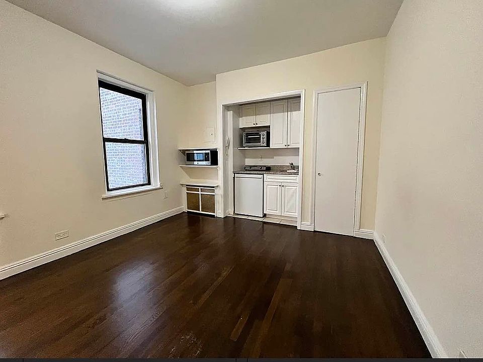 1st image of 73 W 71st St