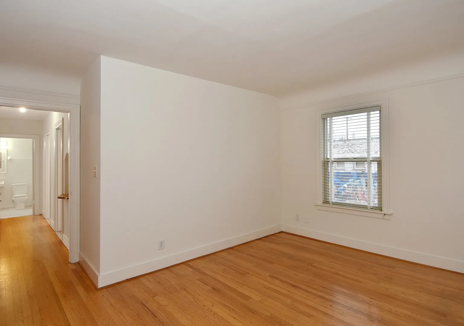 Ellinwood Apartments — Photo 1