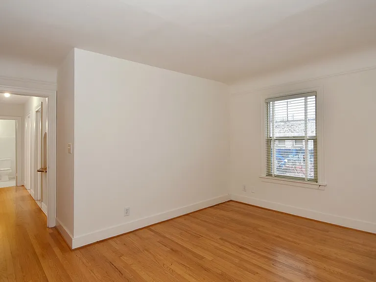 Ellinwood Apartments — Photo 4