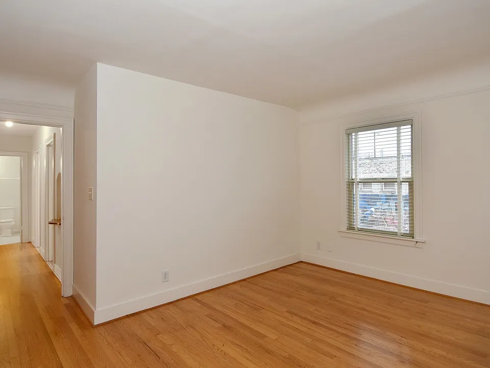 Ellinwood Apartments