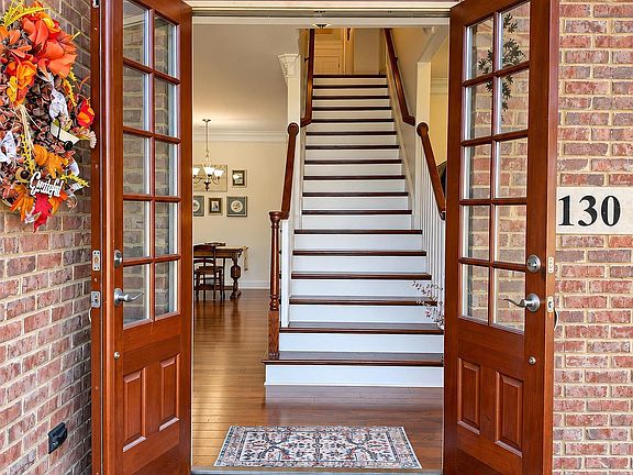 3rd image of 130 Victoria Cir