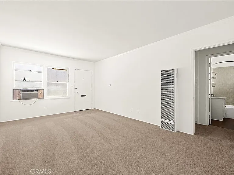 130 E Saint Joseph St #C — Photo 6