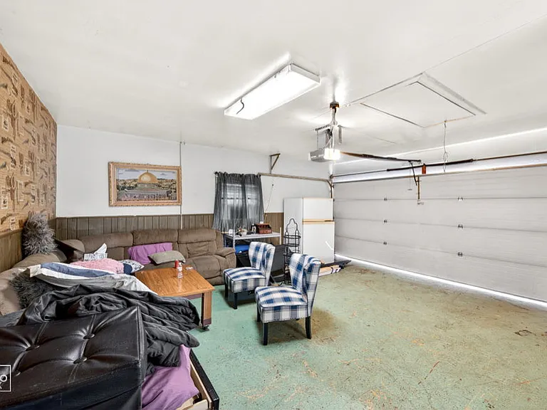 7218 W 110th Pl — Photo 10