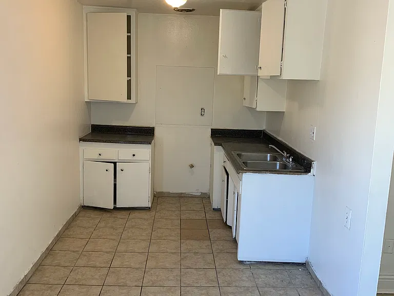 345 Daisy Ave #15 — Photo 3