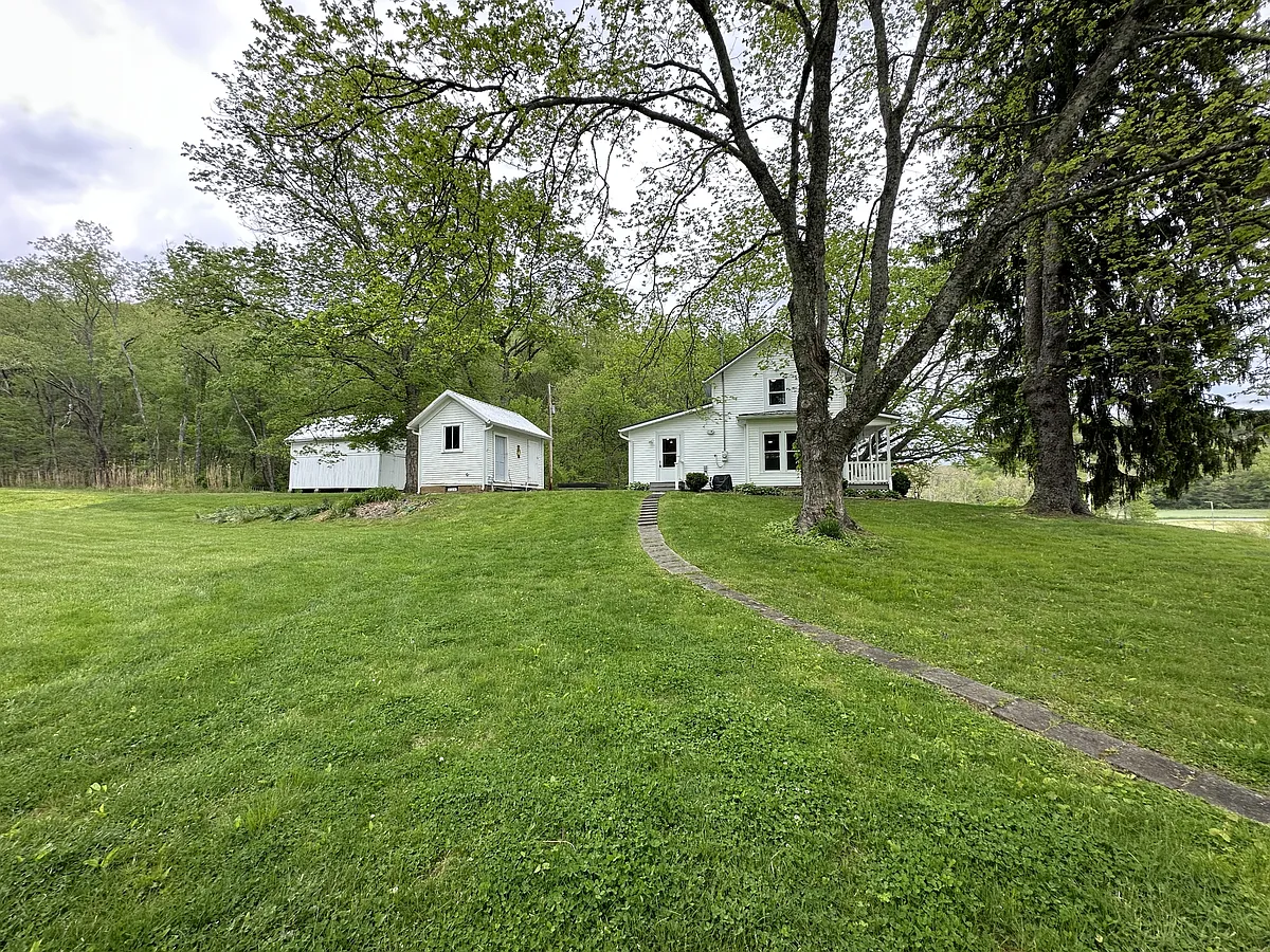 Building Photo - 75601 8th Street Rd