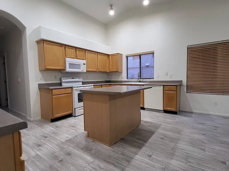 4128 W Menadota Dr — Photo 11