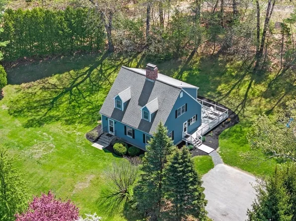 65 Center St, Groveland, MA 01834