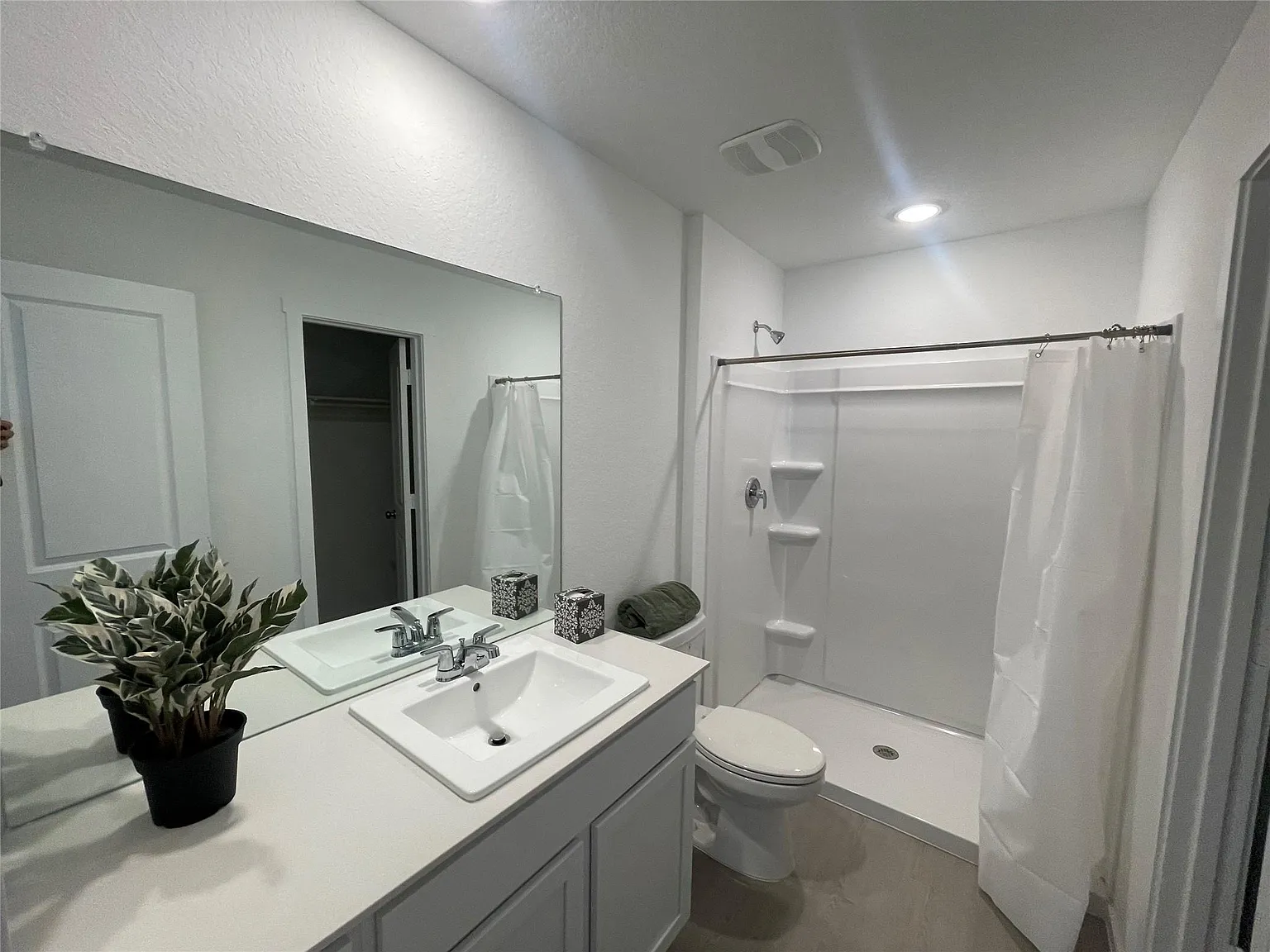 4 bed, 2.0 bath, 1483 sqft, $1,675 — Photo 4