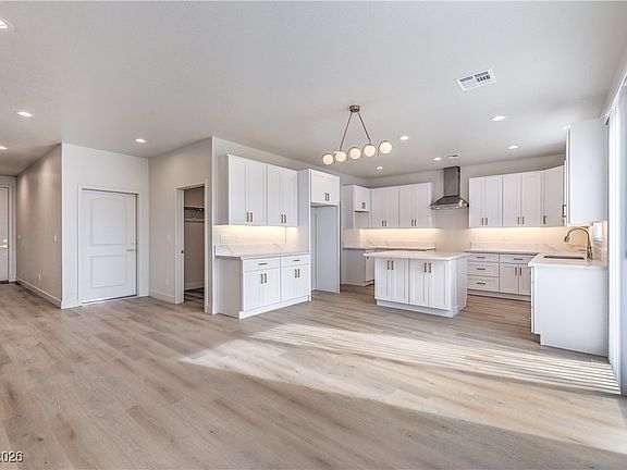 3rd image of 581 Belville Rd