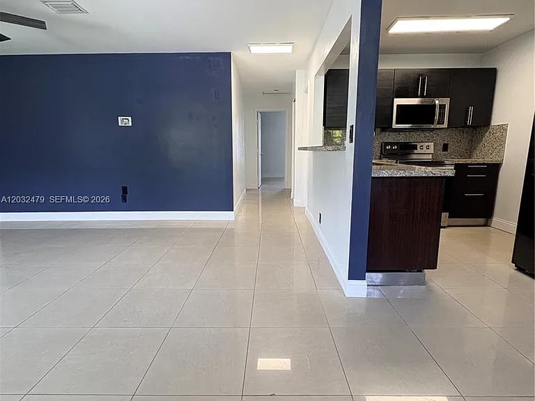 1116 N 61st Ave — Photo 6