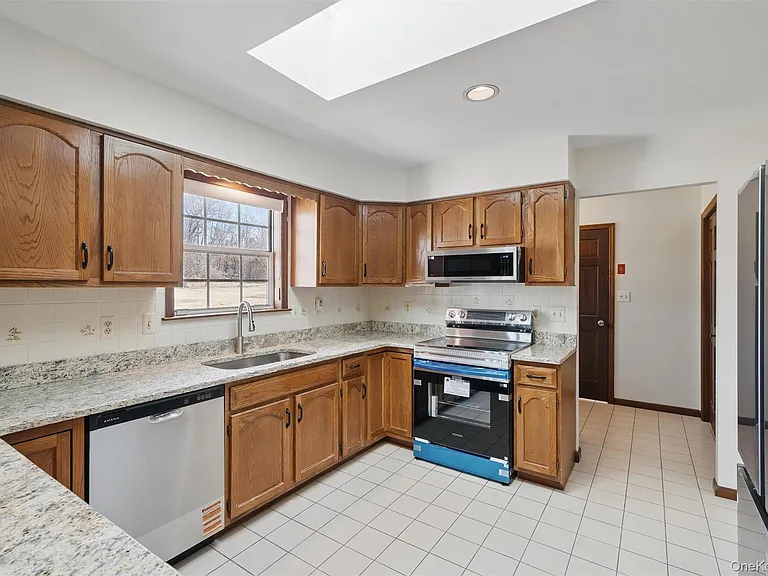 30 Shore Blvd — Photo 12