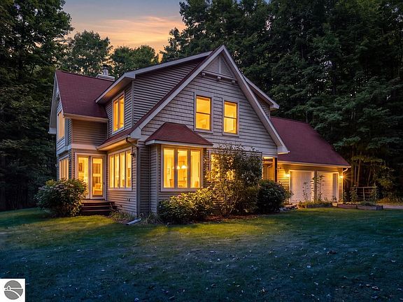 2nd image of 10567 Bay Ridge Estates Dr