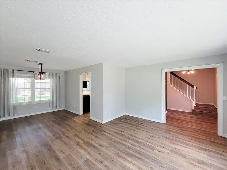 8123 Sunny Ridge Dr — Photo 6