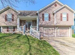 1012 SE Country Ln, Lees Summit, MO 64081