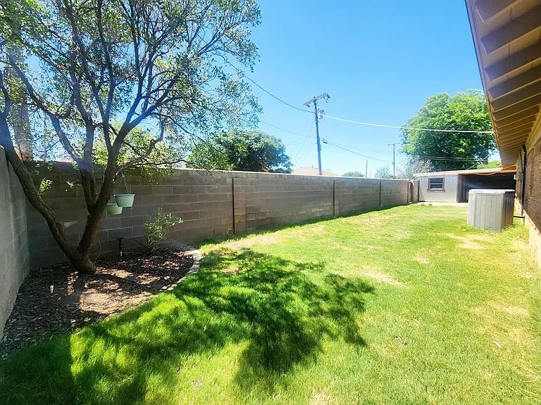 2305 Country Club Dr — Photo 30