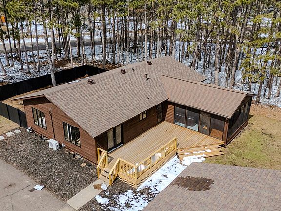 3rd image of 17992 Riverwood Dr