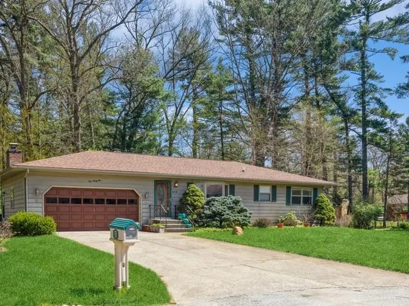 425 Trail St, Trail Creek, IN 46360