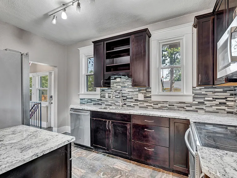 320 E Uintah St — Photo 11
