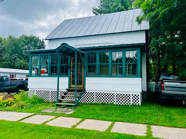 14 Spruce St, Champlain, NY 12919