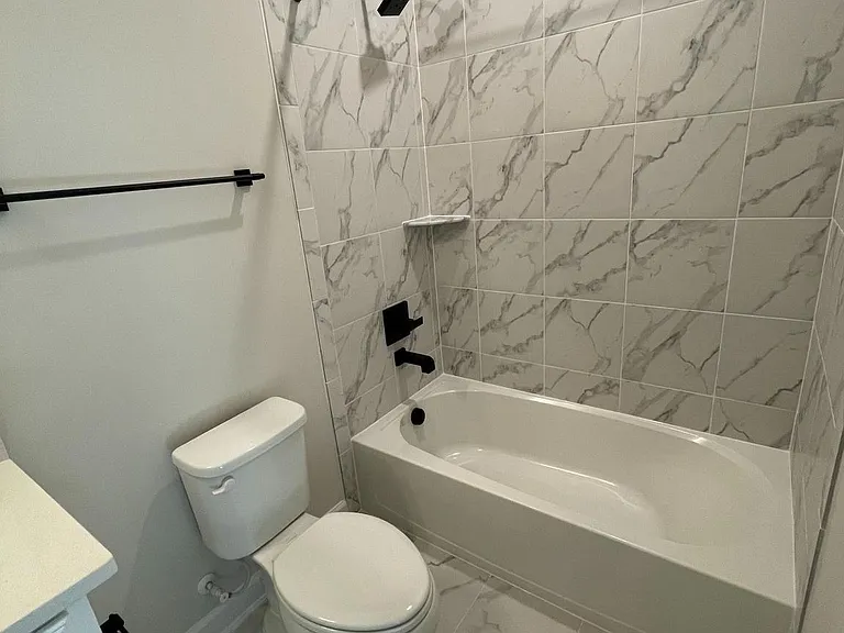 23324 Hastings Ridge Ct — Photo 35