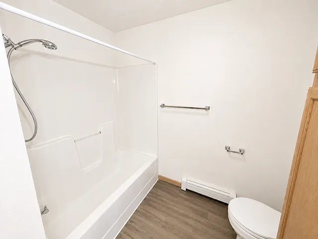 Greenbrier Apartments — Photo 10