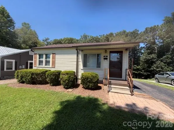 44 Ridgecrest Dr, Marion, NC 28752